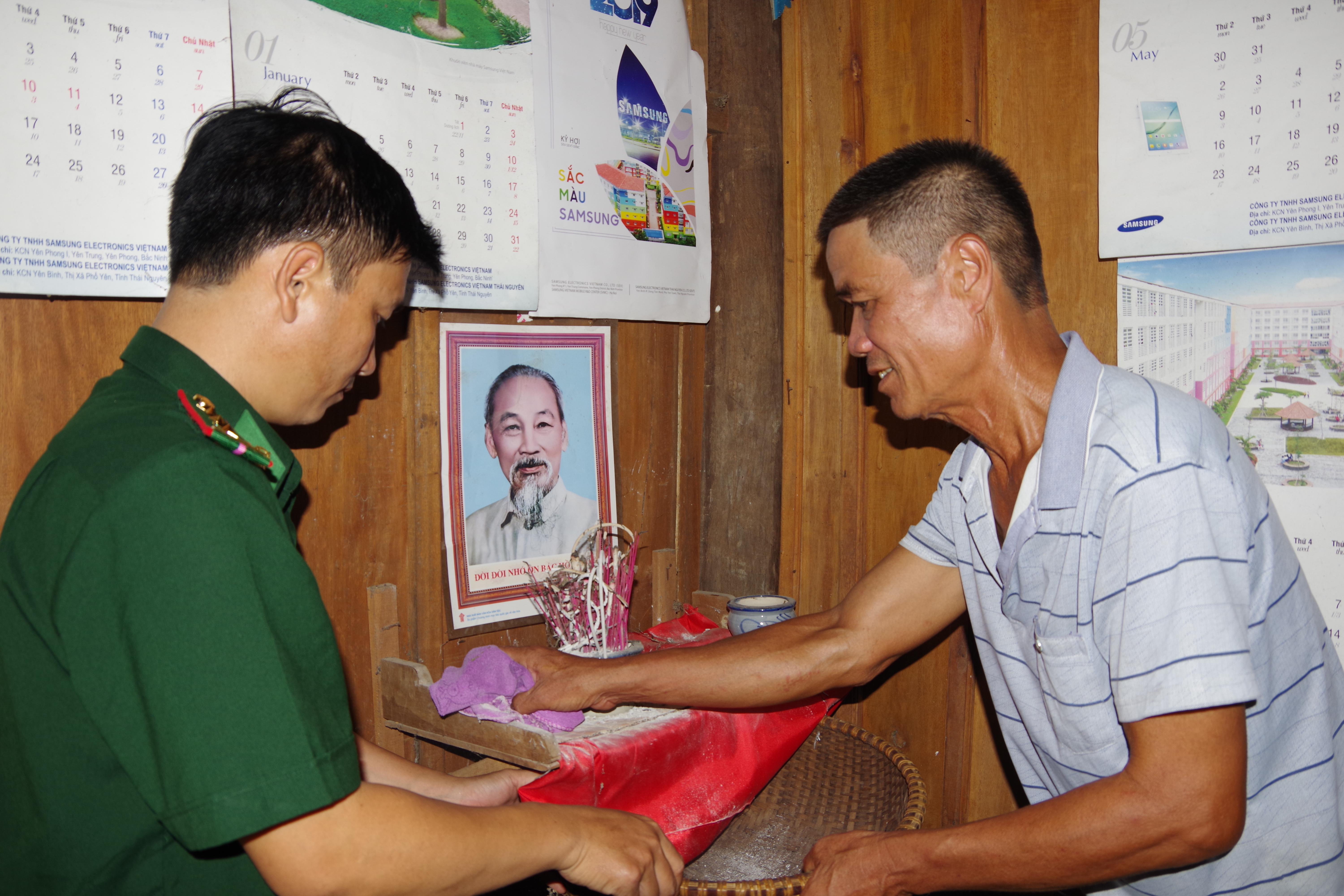 Nơi biên giới chung vui cùng đất nước